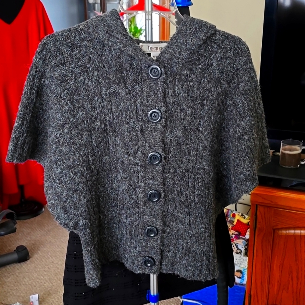 Short-sleeved Hoodie SWEATER